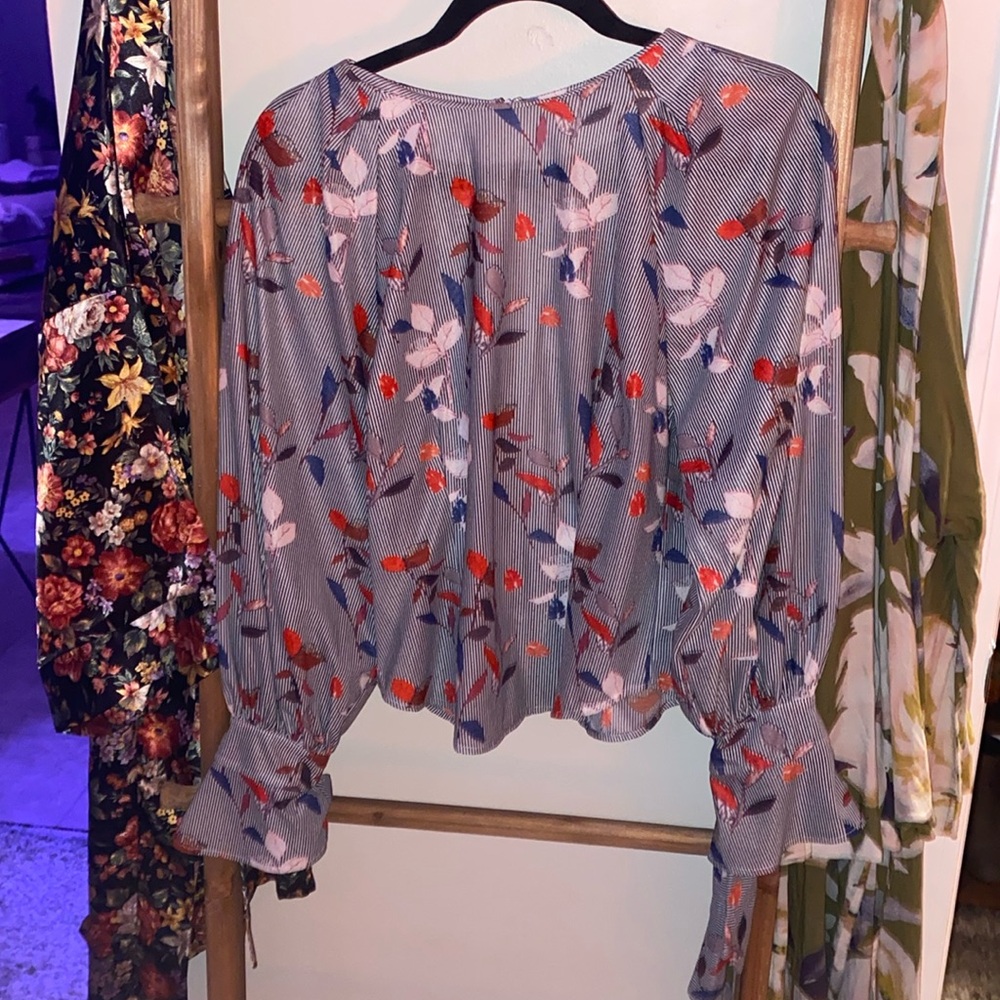 Eva Franco size small blue and white floral long sleeve blouse